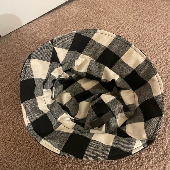 TORRID‎ M/L Reversible Bucket Hat NWT - Picture 4 of 5